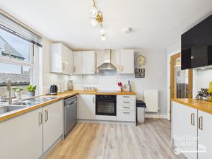 Kitchen- click for photo gallery